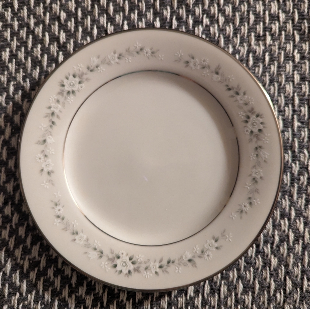 Set of 4 Heather by Noritake Bread and Butter Plates